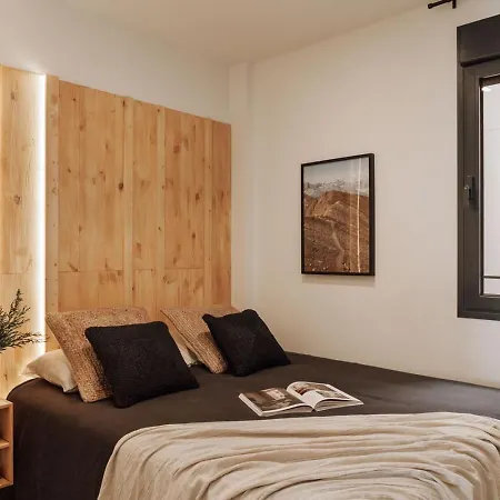 Aneto - 3 Bedrooms In Eixample Esquerra アパート バルセロナ